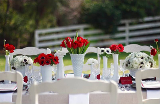 Red and white table displays red centrepiece 4 Wedding Planning Advice Finding A Florist